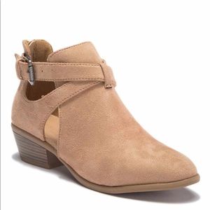 Wild Diva Lounge Manny cutout ankle bootie NEW